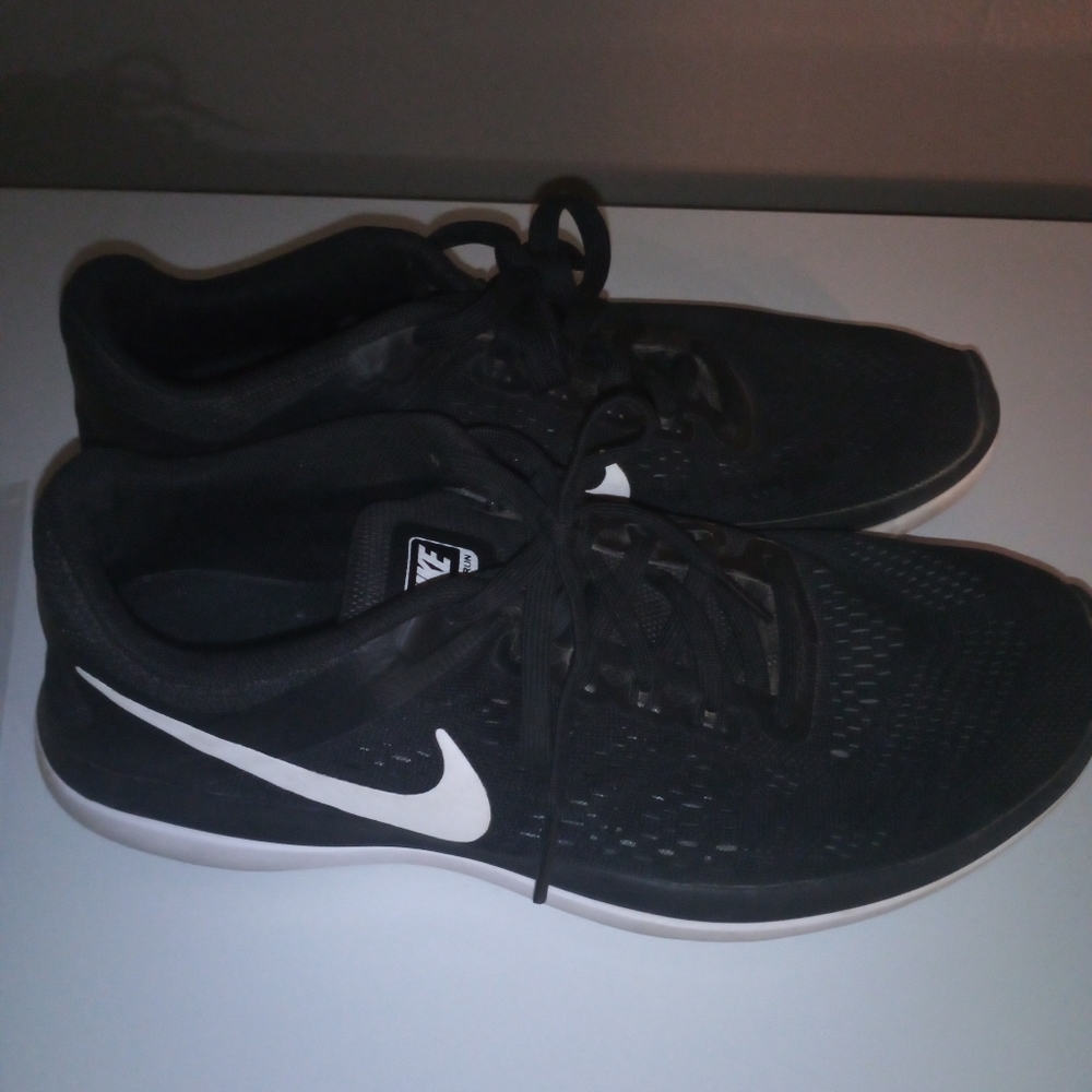 Nike flex run shoes
